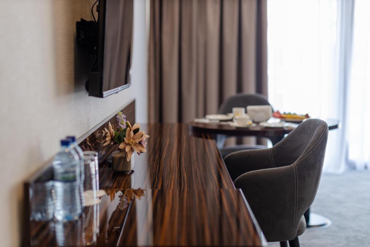 Hotel Monarch Batumi Exteriér fotografie